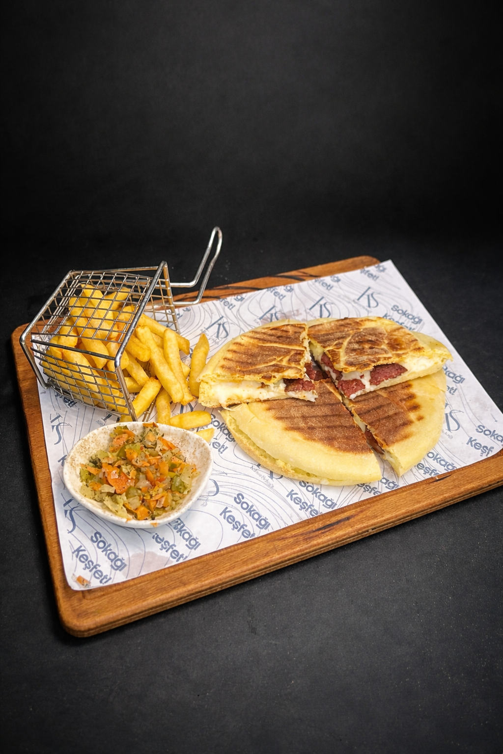 Sucuklu - Kaşarlı Bazlama Tost