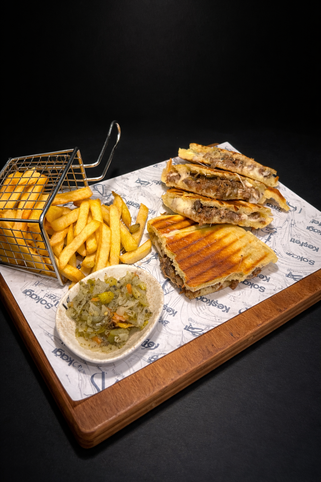 Kavurmalı Kaşarlı Bazlama Tost